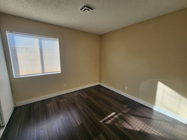 Building Photo - 1705 Breckenwood Ct