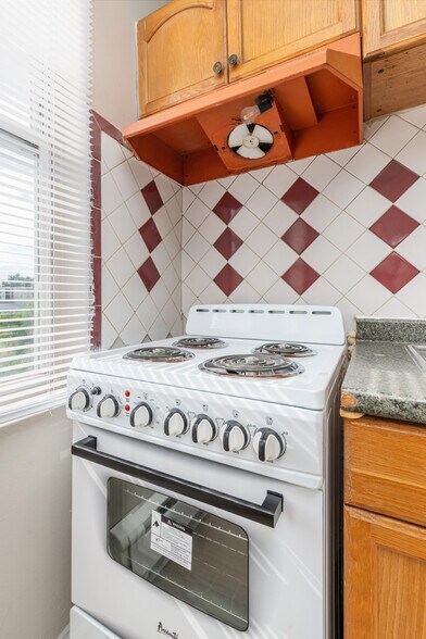 Building Photo - 3400 Reach St