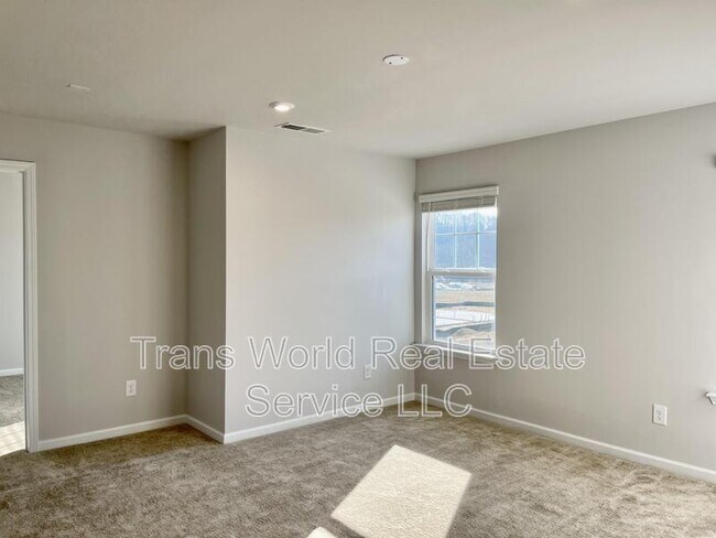 Building Photo - 5899 Wheeler Ridge Rd
