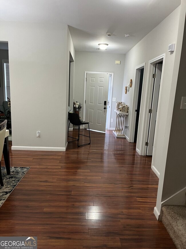 Building Photo - 500 Tulip Ln