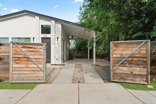 Building Photo - 6201 Caddie St