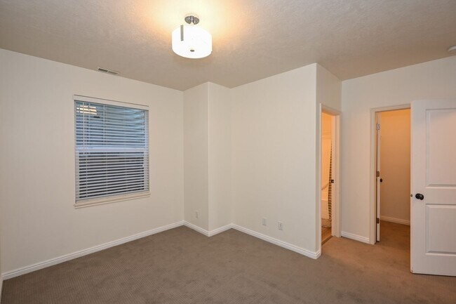 Building Photo - Stunning Row End Townhome In Excellent Loc...