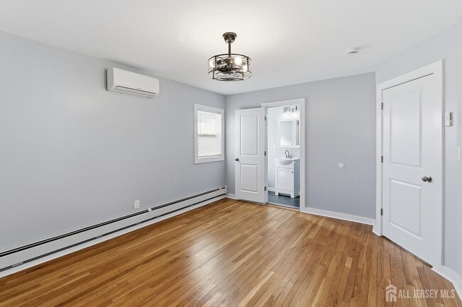 Building Photo - 19 Evelyn Ct