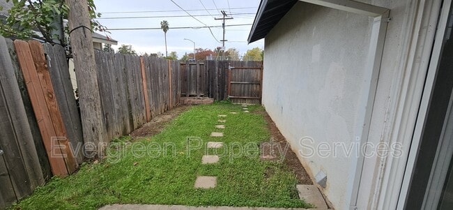 Building Photo - 10324 S White Rock Rd