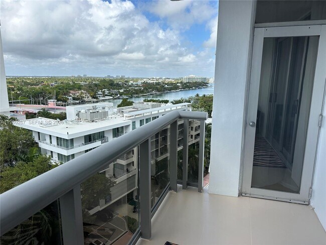 Building Photo - 6039 Collins Ave