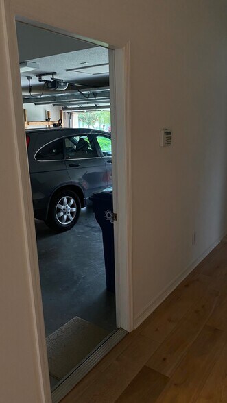 Garage - 5144 Lansdowne Way