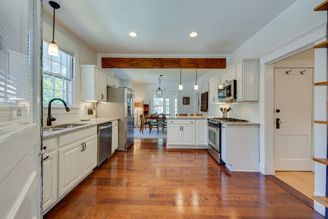 Building Photo - 2231 Blair Blvd