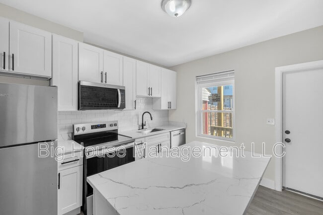 Building Photo - 333 S Lehigh St