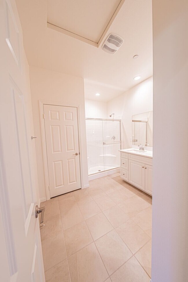 Building Photo - Brand New 3 Bedroom