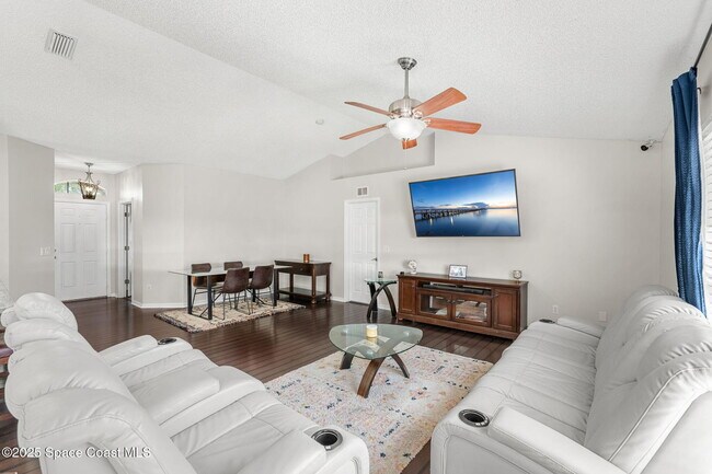 Building Photo - 413 Grenadier Ave NW