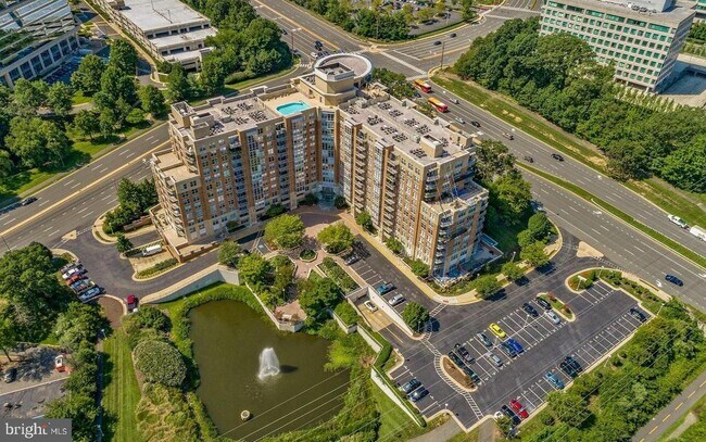 Building Photo - 11800 Sunset Hills Rd