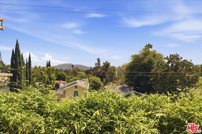 Building Photo - 11218 Camarillo St