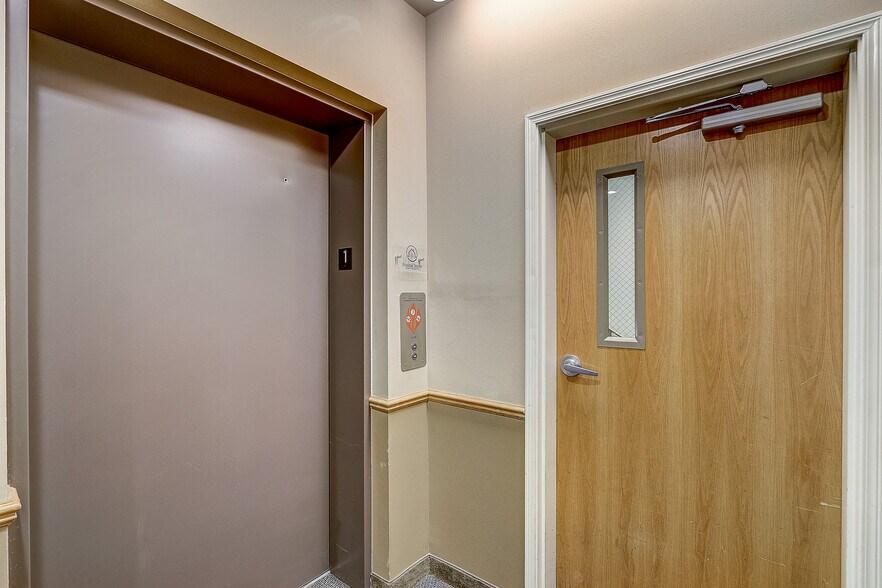 Elevator - 6809 Milwaukee St