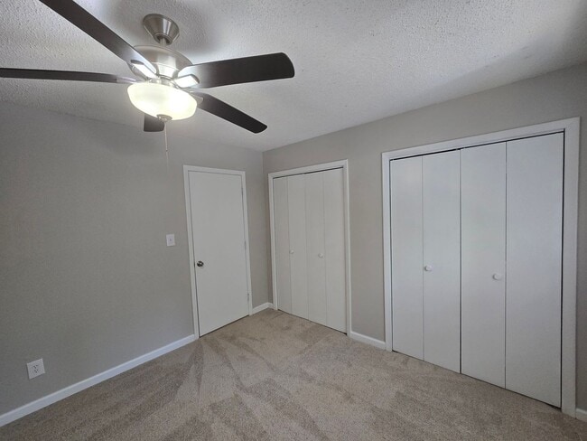 Building Photo - Stylishly Renovated End-Unit Townhome with Easy Raleigh Access