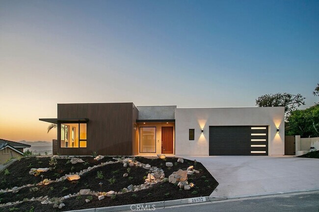 Building Photo - 26932 Via La Mirada