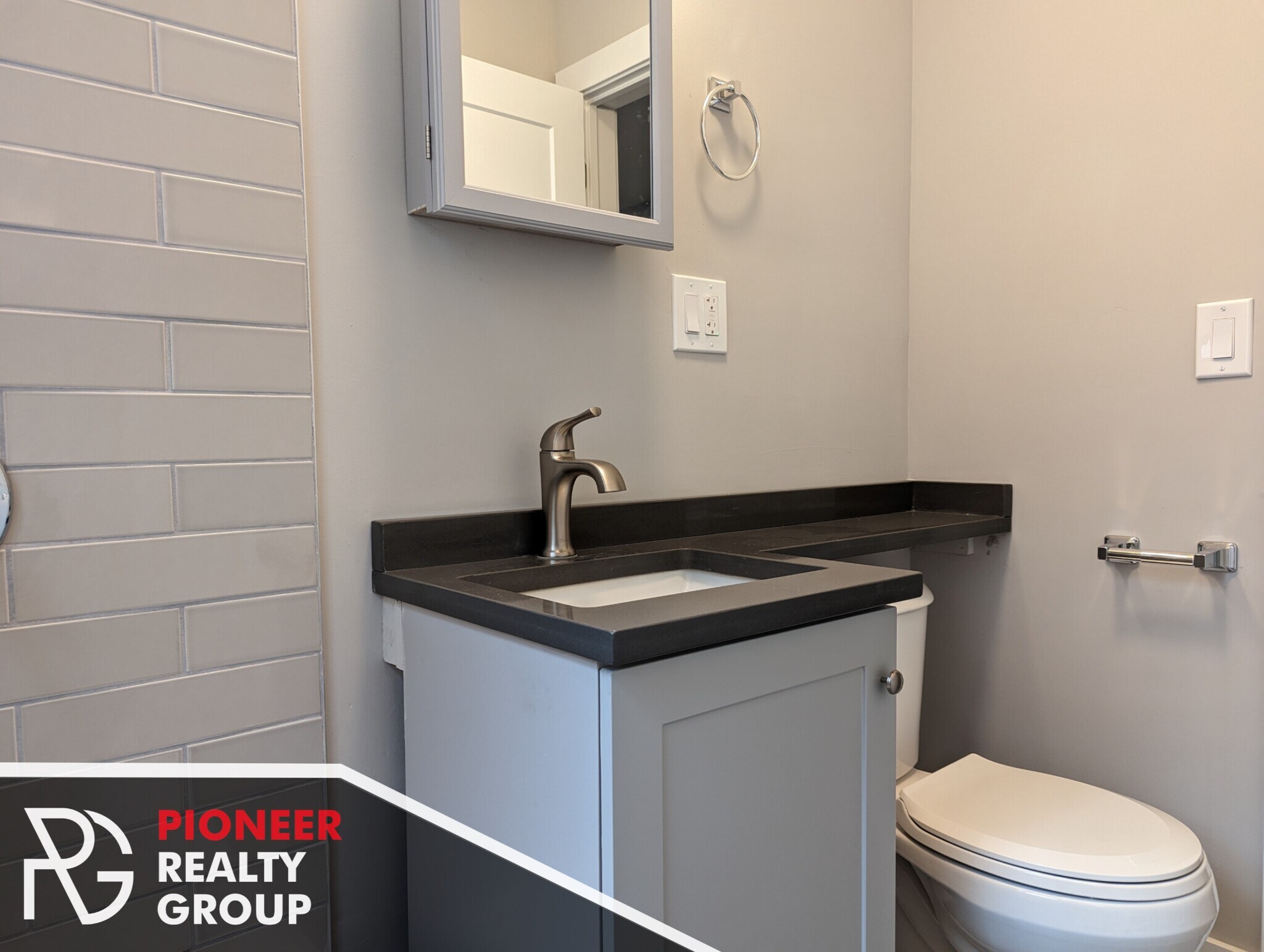 Building Photo - 4542 N Damen Ave