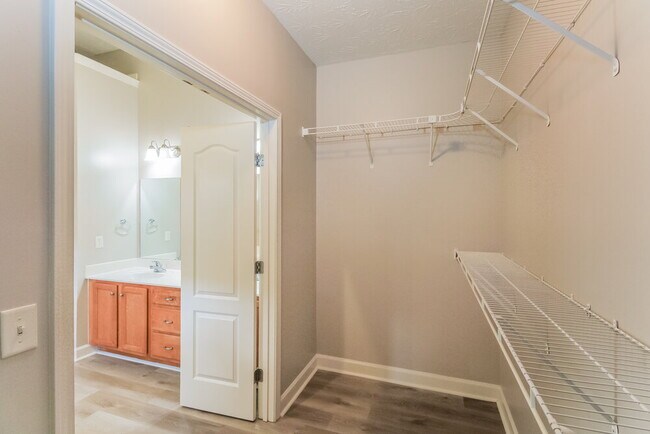 Building Photo - 705 Riata Ct