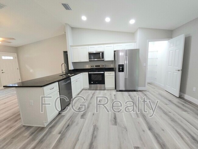 Building Photo - 7883 N Fieldstone Point