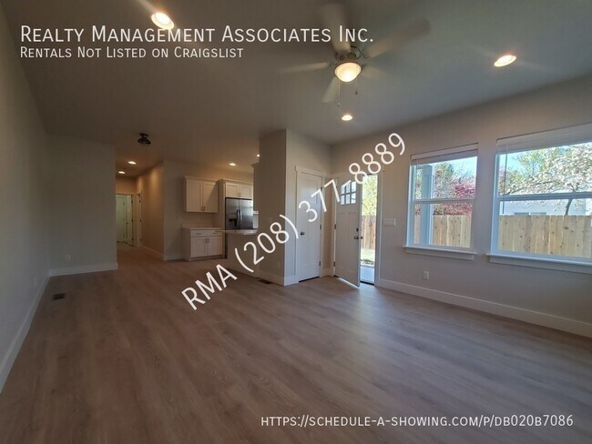 Building Photo - 1274 S Cloverdale Rd