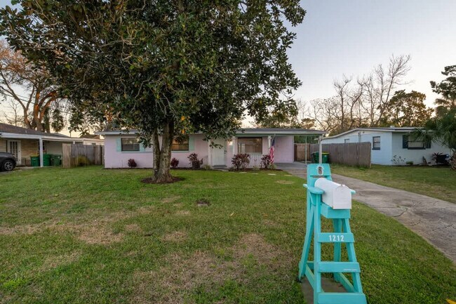 Building Photo - 106 N 17th Ave S
