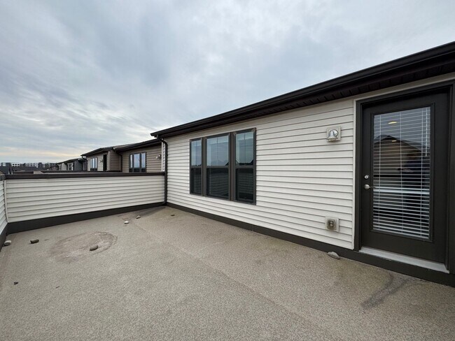 Building Photo - Stunning 4 Level 4 Bed 3/2 Bath Home With Balcony And Deck In Westmoore At Moorefield