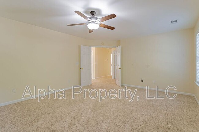 Building Photo - 27 Lake Valley Ct