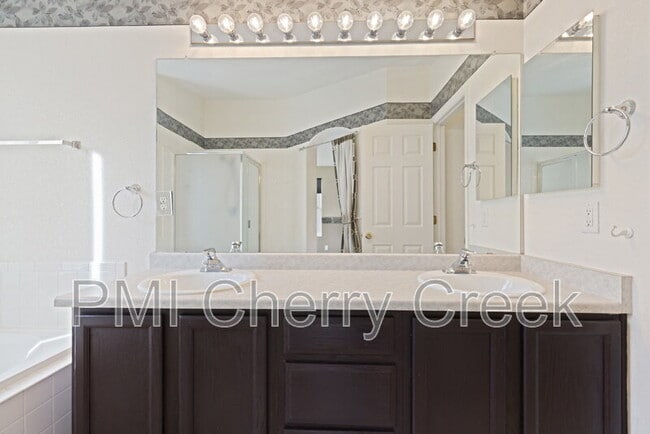 Building Photo - 20410 E Bellewood Pl