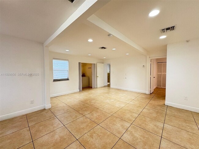 Building Photo - 2406 McKinley St