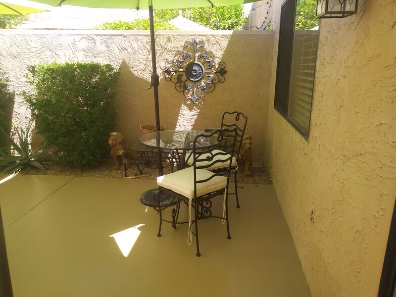 Dining Area In Courtyard - 73729 Desert Vista Ct