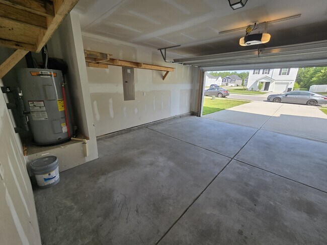 Building Photo - 129 Maple Tree Ln