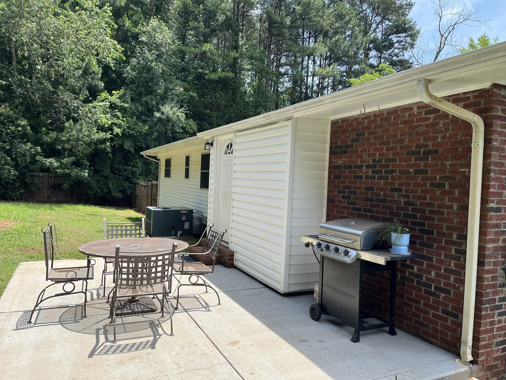 Entertainment Rear Concrete Patio - 300 Chuckwood Rd