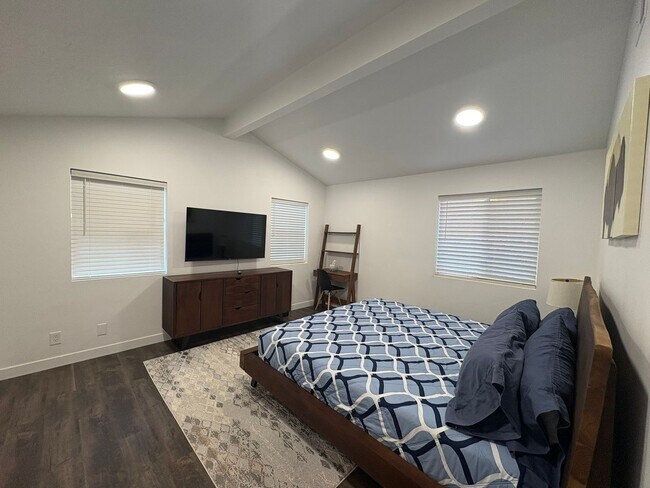 Building Photo - 380 Utah Ave