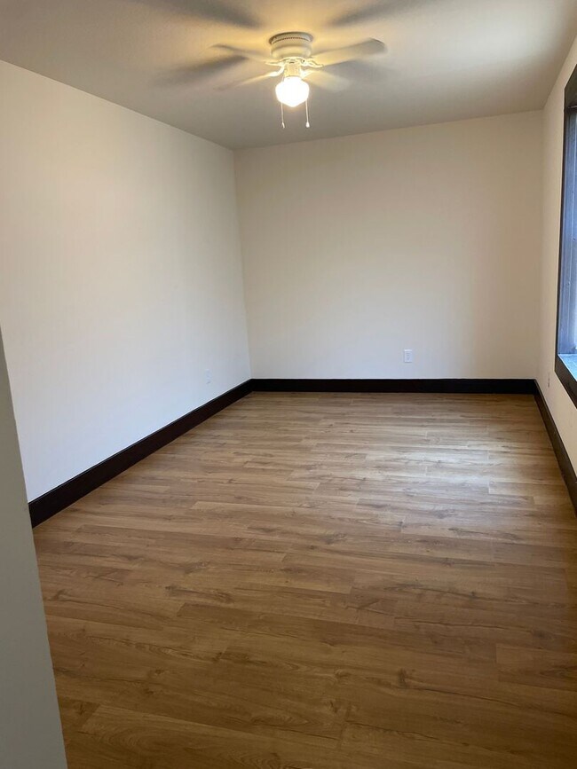 Building Photo - County Living in a Modern Home- 1 month free rent!