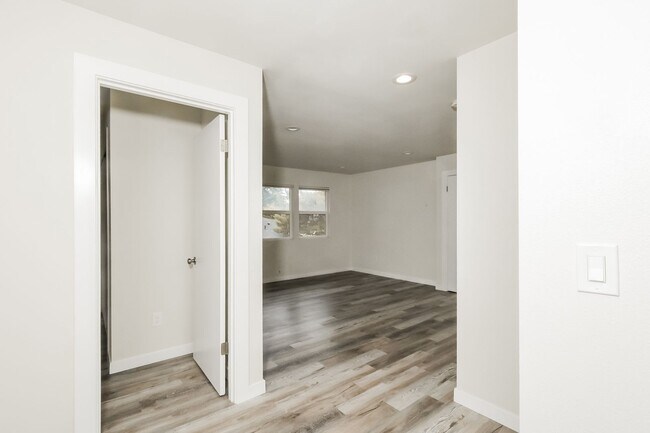 Building Photo - 7151-7153 Fauntleroy Wy SW