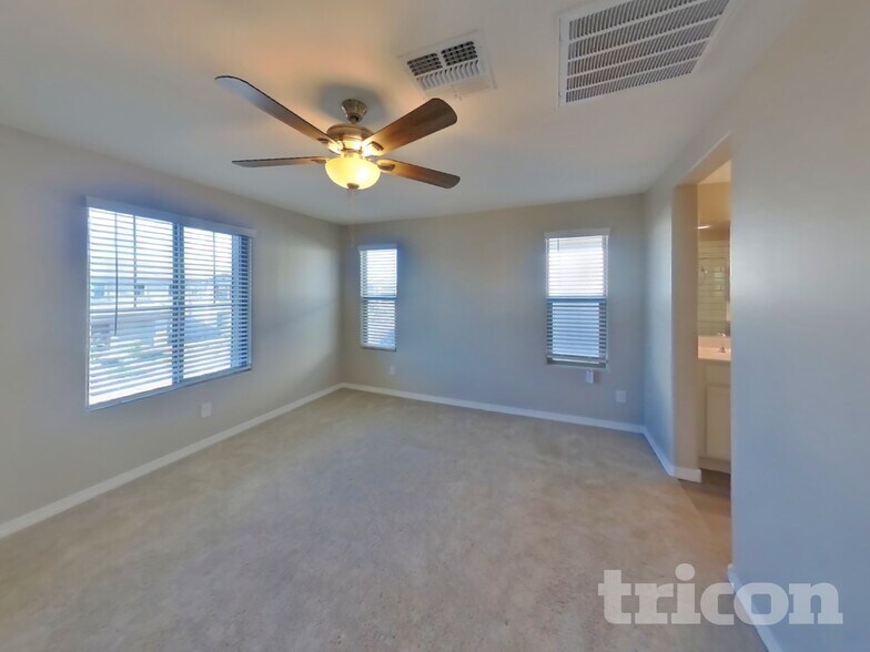 Building Photo - 5830 W Wood St