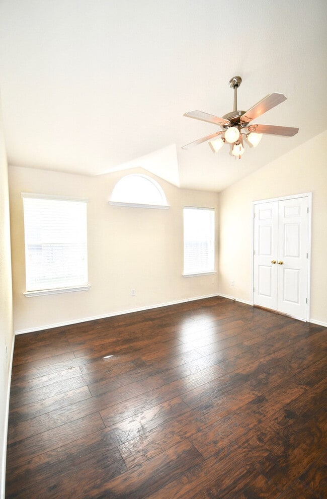 Building Photo - Welcome to Bridgewood Estates—your new hav...