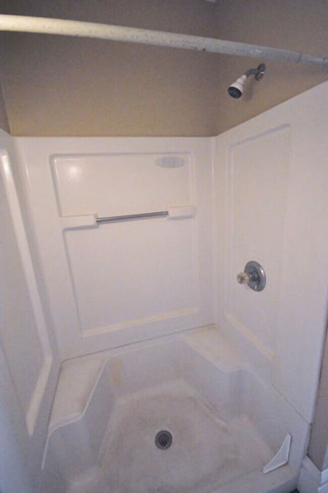 Building Photo - 177 E 11th Ave