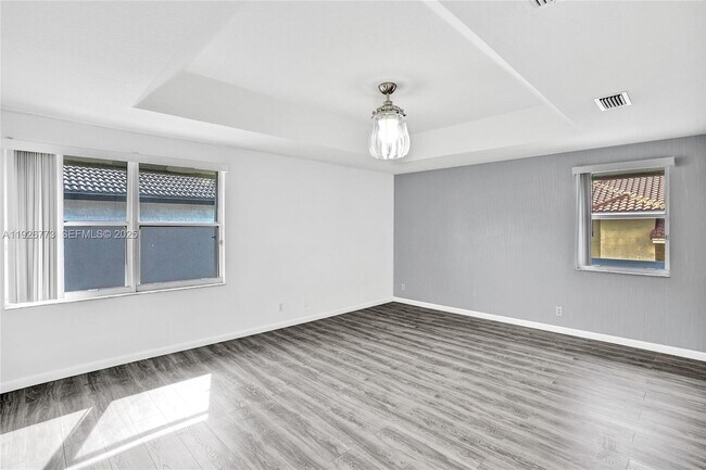 Building Photo - 740 Cypress Pointe Dr E