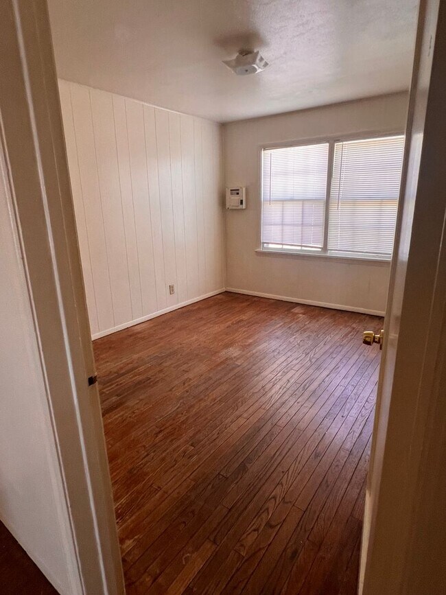 Building Photo - 3rd Street Duplex