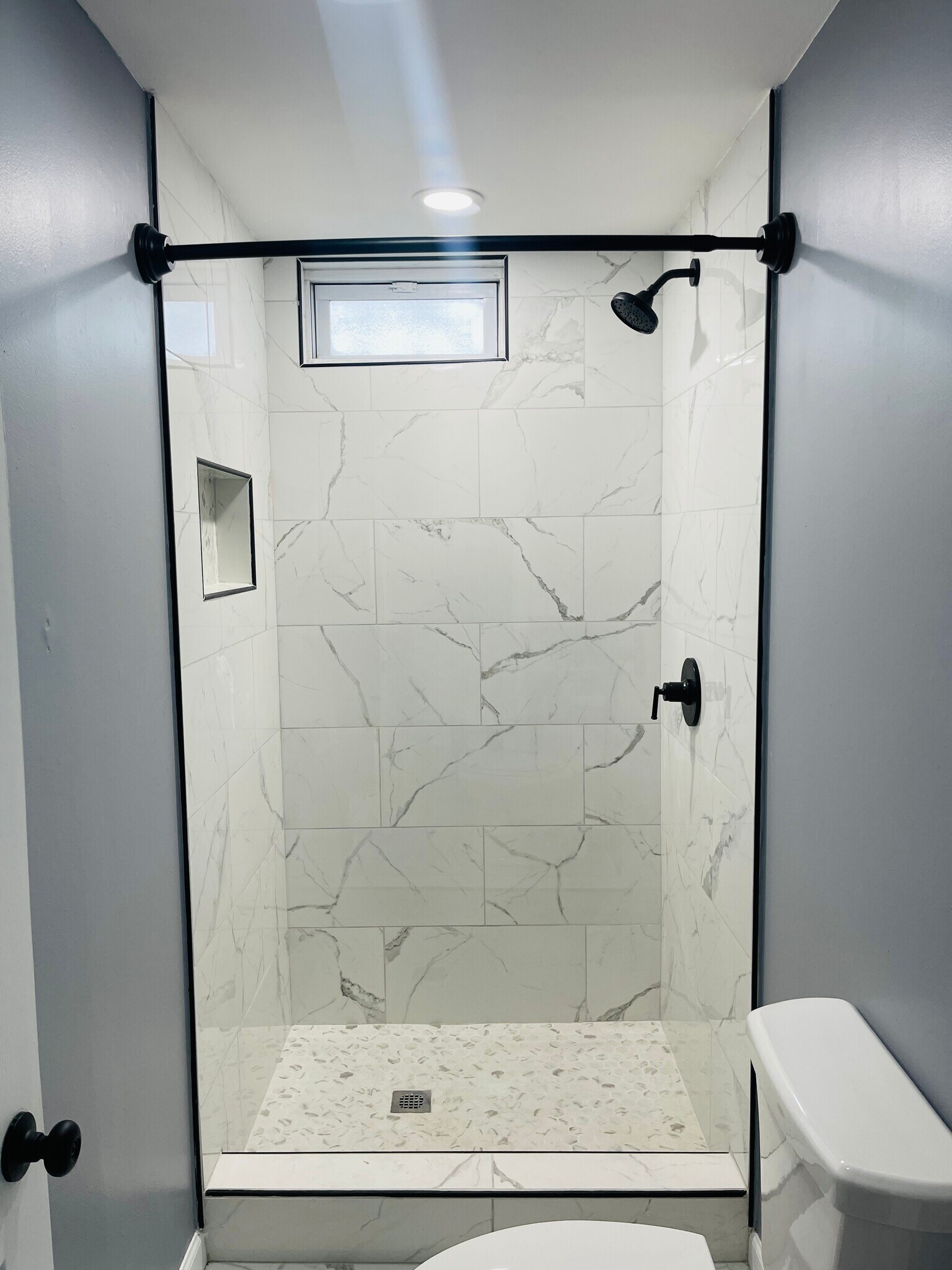 Full Bathroom - 155 Transit St
