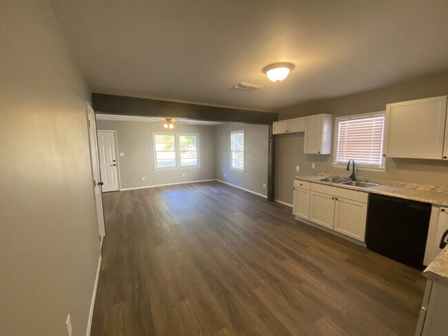 Building Photo - For Sale with Owner Financing!