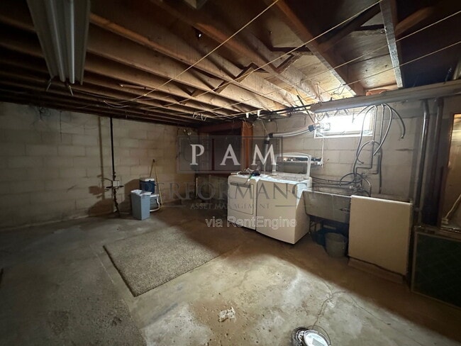 Building Photo - 2517 W Halsey Ave