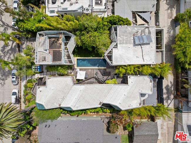 Building Photo - 825 Palms Blvd