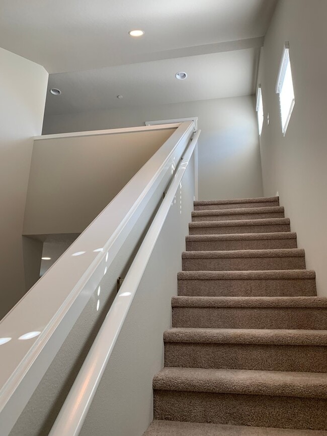 Building Photo - Beautiful 4 Bedroom 2.5 Bath Home Located In A Beautiful Master Planned Community in Camas! Top R...