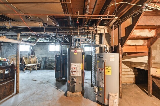 Building Photo - 76 Windsor Rd