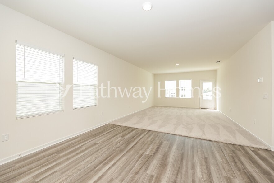 Building Photo - 209 Wild Daisy Wy