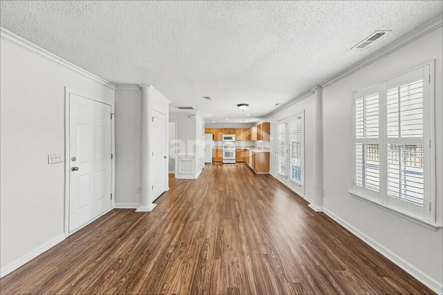 Building Photo - 4015 Shadow Pines Cir