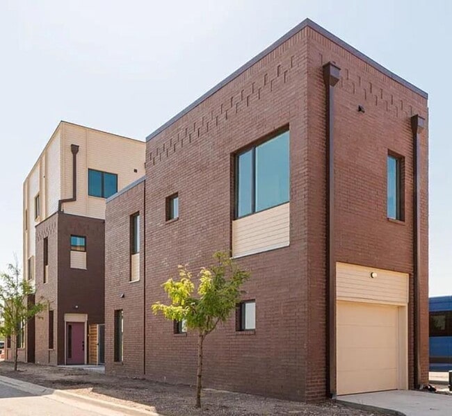 Building Photo - 1701 Wheeler St