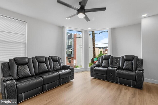 Building Photo - 1242 N 15th St