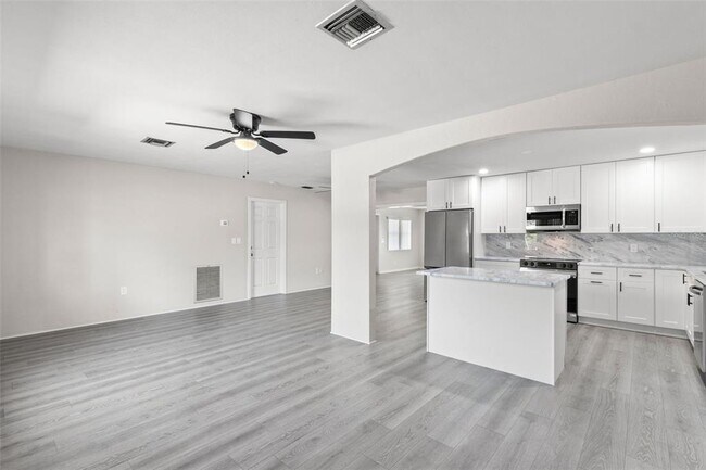 Building Photo - 5546 5th St S
